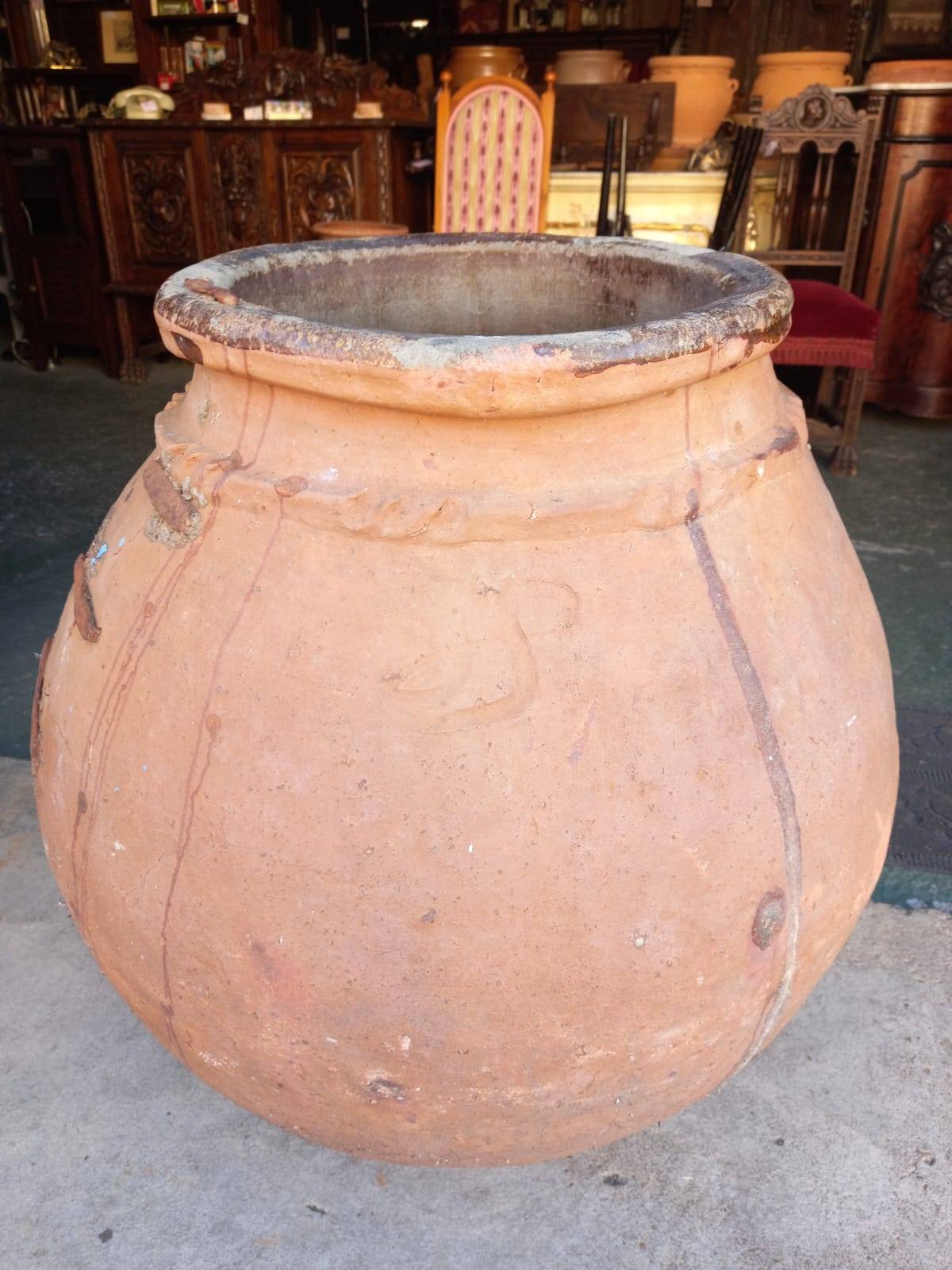 Tinaja de barro o vasija de gran tamaño del siglo XIX 2