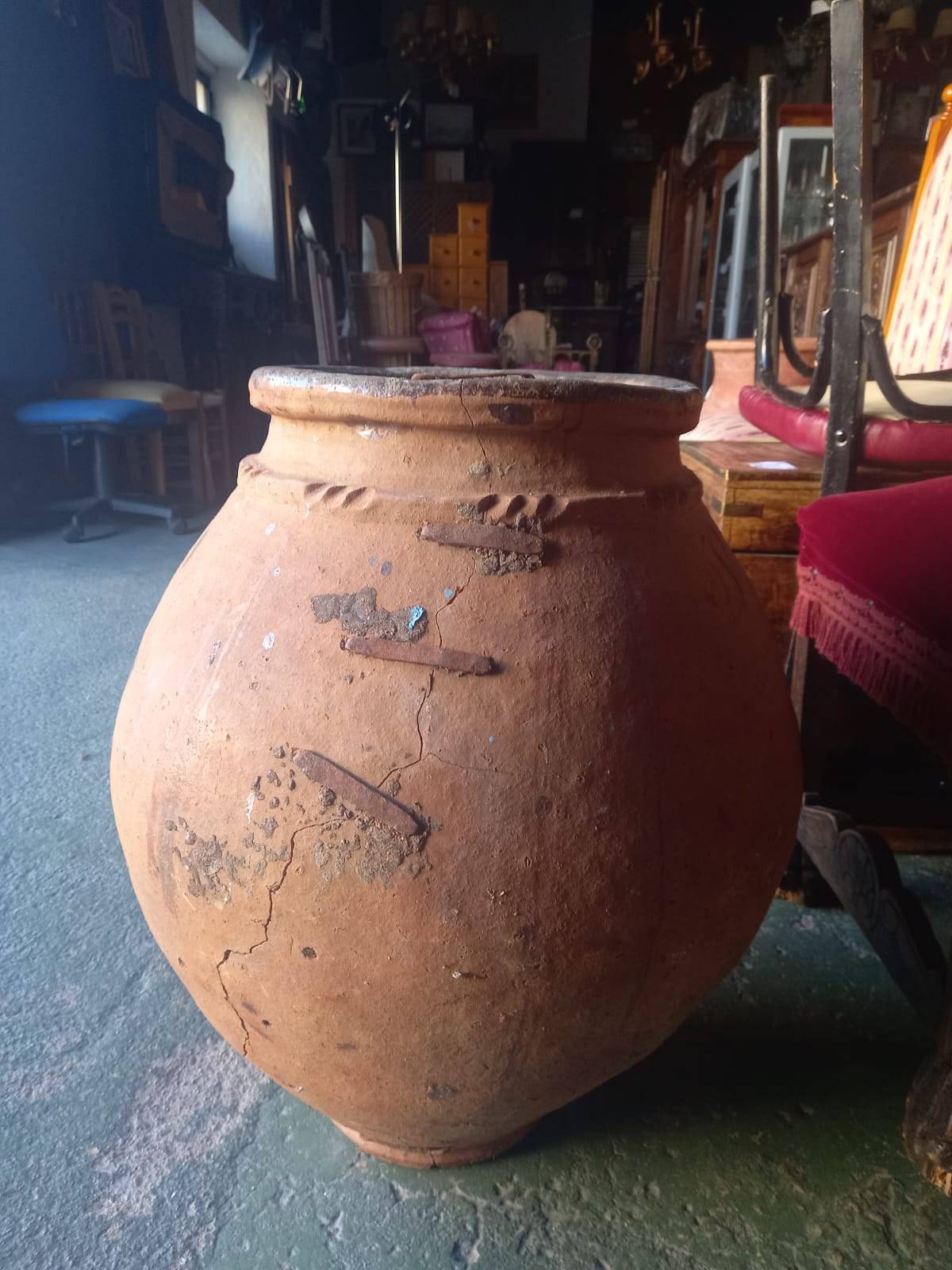 Tinaja de barro o vasija de gran tamaño del siglo XIX 3