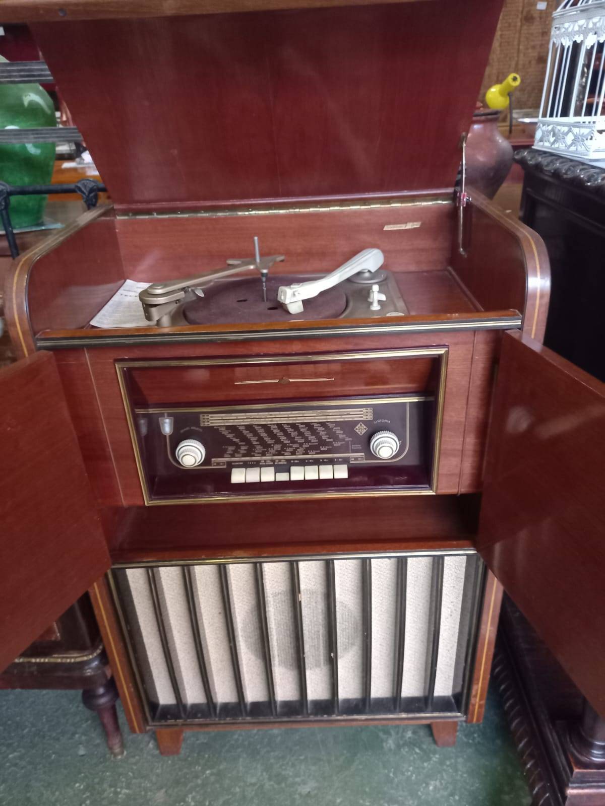 Mueble radio tocadiscos Telefunken 1